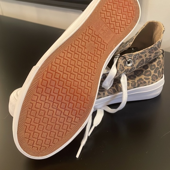 Animal print high tops sneakers NWT - Picture 5 of 5